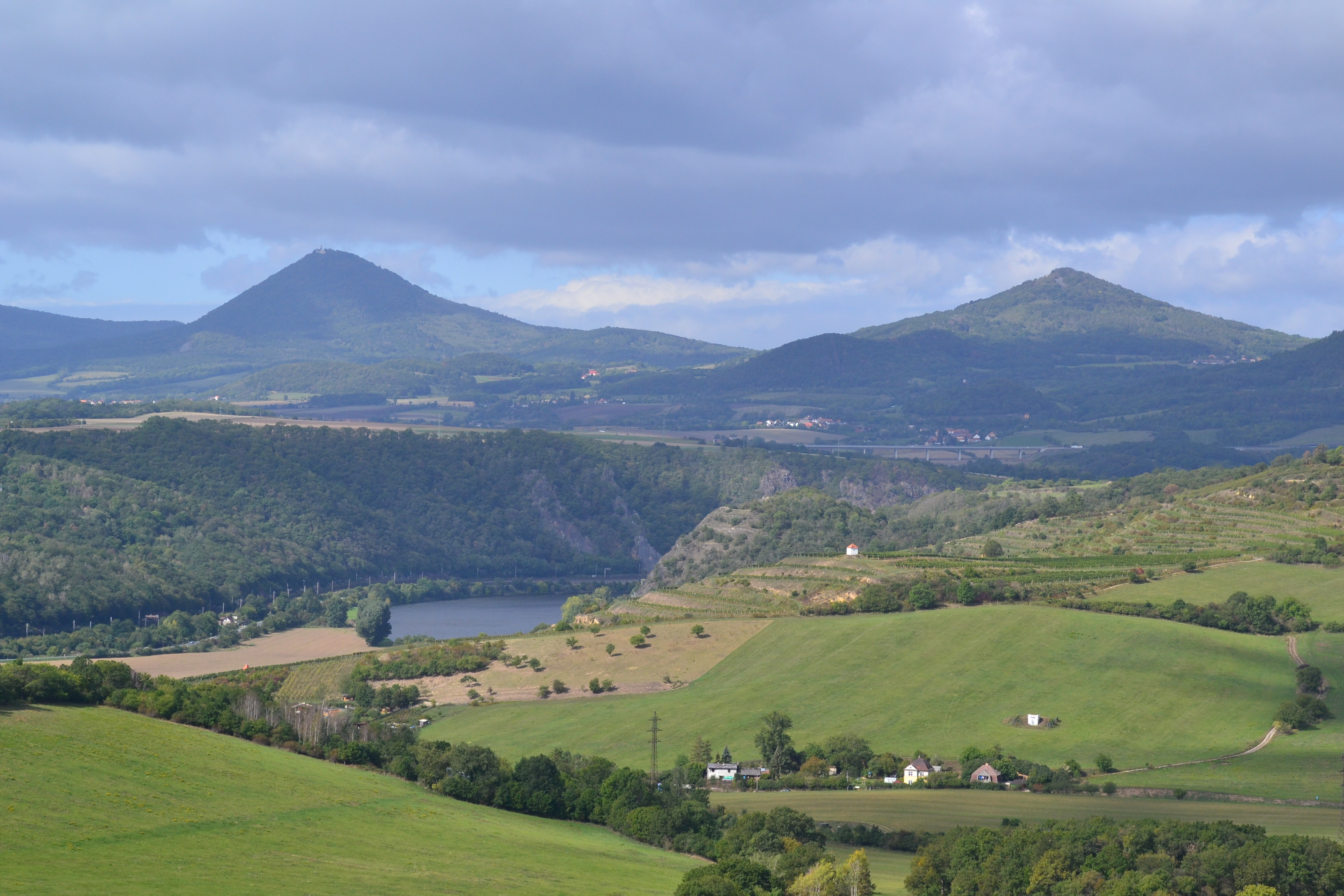 Pohled na Portu Bohemicu od Malíče.