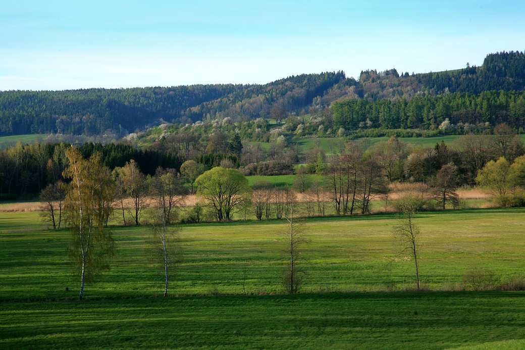 Dlouhá mez s usazeninami  druhohorního moře.